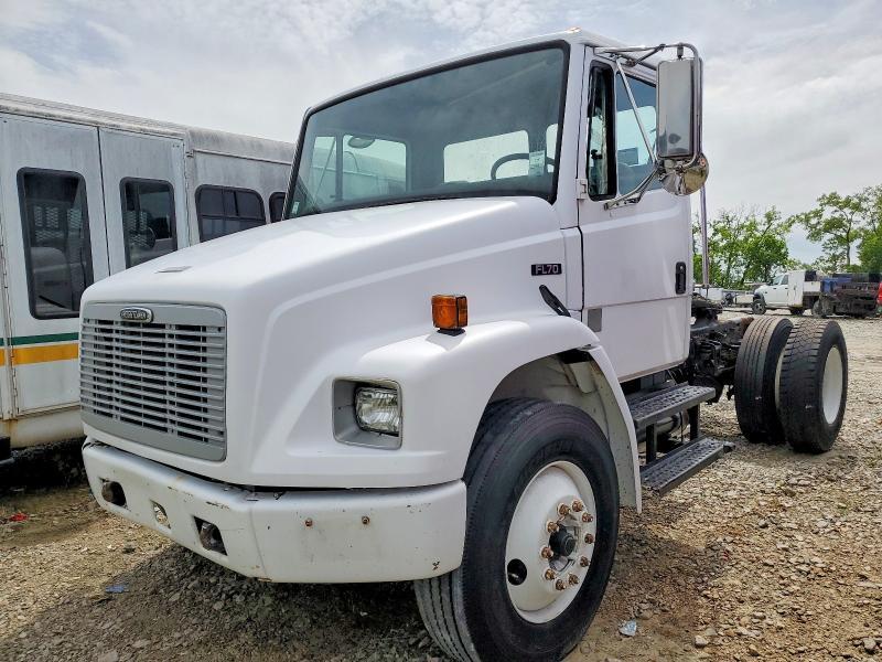 2004 FREIGHTLINER FL70 SEMI TRUCK — Фото 9 из 10