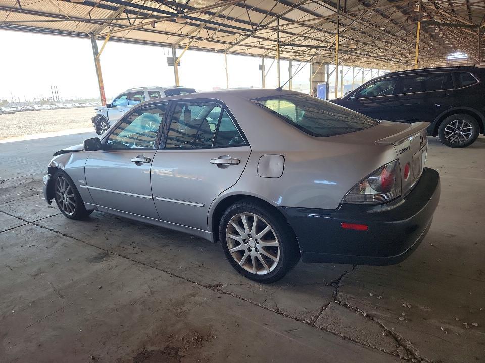 JTHBD192640088077 2004 LEXUS IS photo no. 2