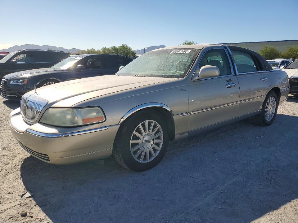 2004 LINCOLN TOWN CAR