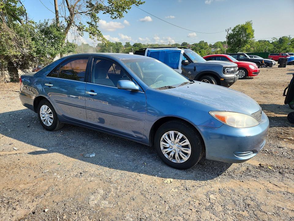 2004 TOYOTA CAMRY LE — Фото 4 из 12