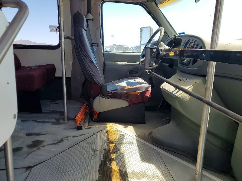 2005 FORD E450 SHUTTLE BUS — Фото 11 из 13