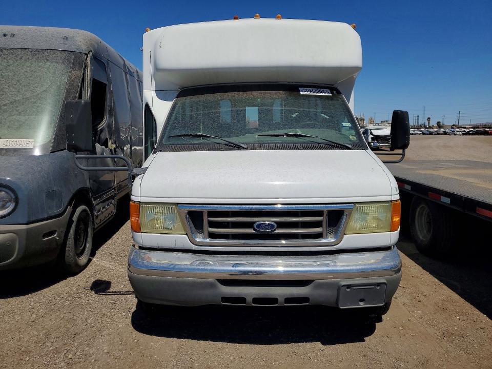 2005 FORD E450 SHUTTLE BUS — Фото 5 из 13