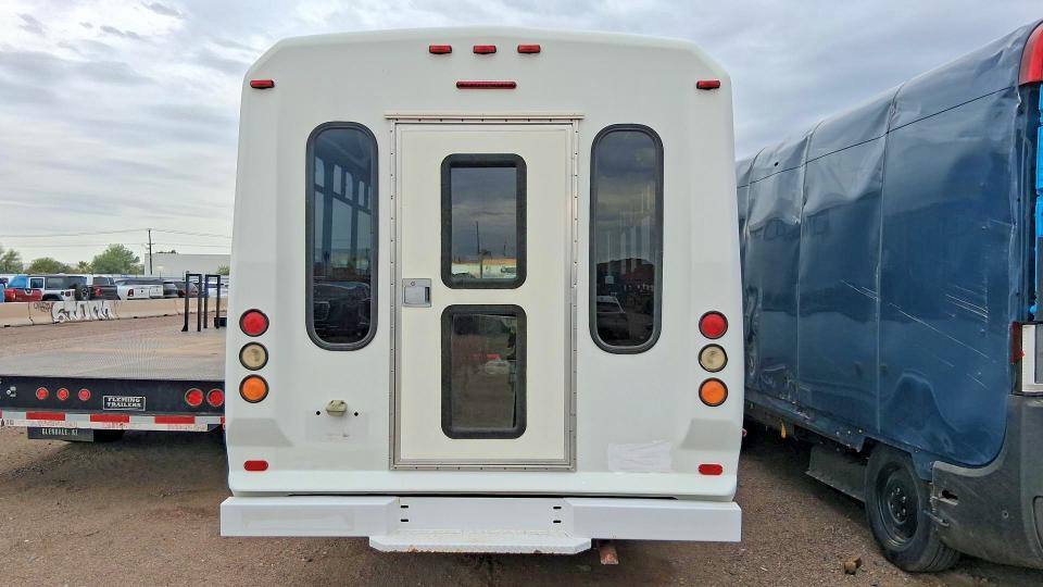 2005 FORD E450 SHUTTLE BUS — Фото 6 из 13