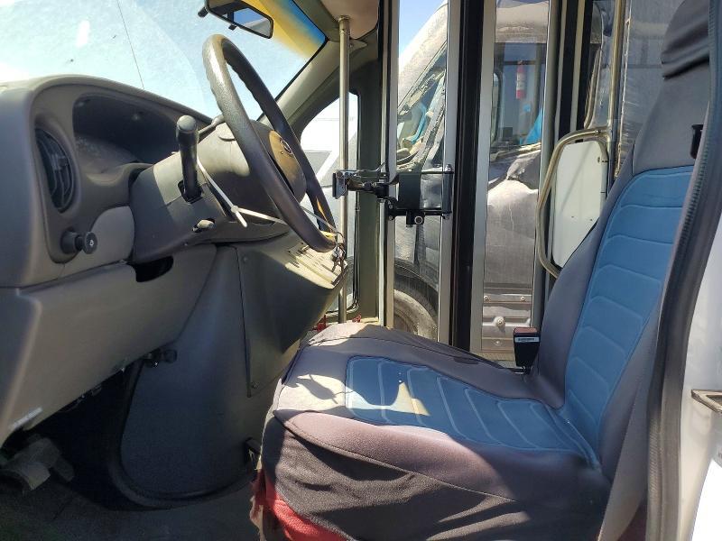 2005 FORD E450 SHUTTLE BUS — Фото 7 из 13