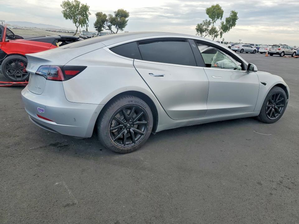 2018 TESLA MODEL 3 — Фото 3 из 12