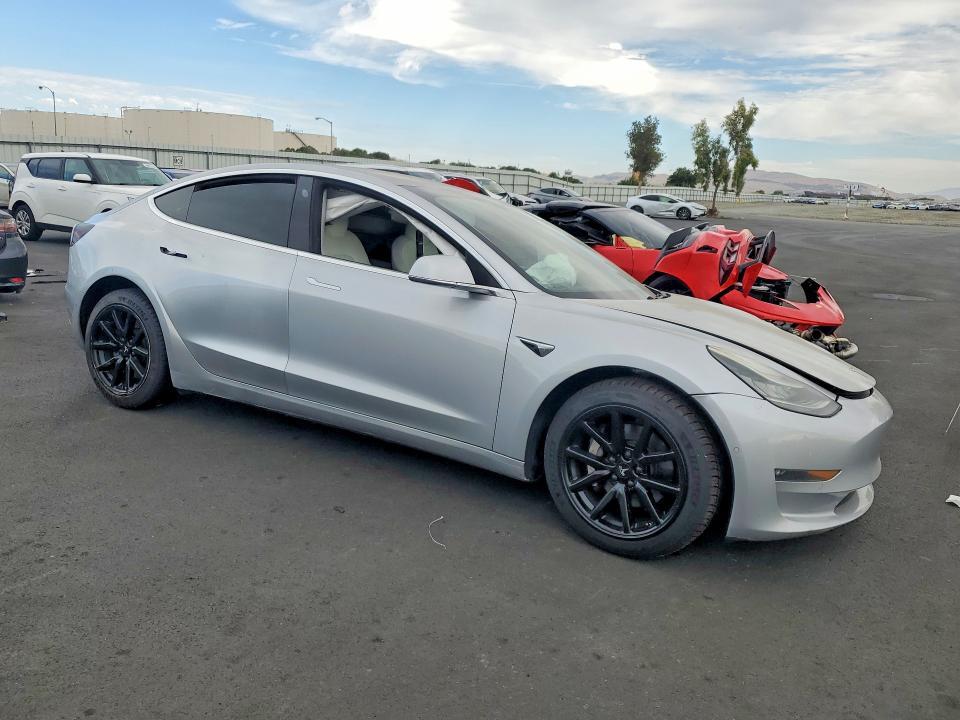 2018 TESLA MODEL 3 — Фото 4 из 12