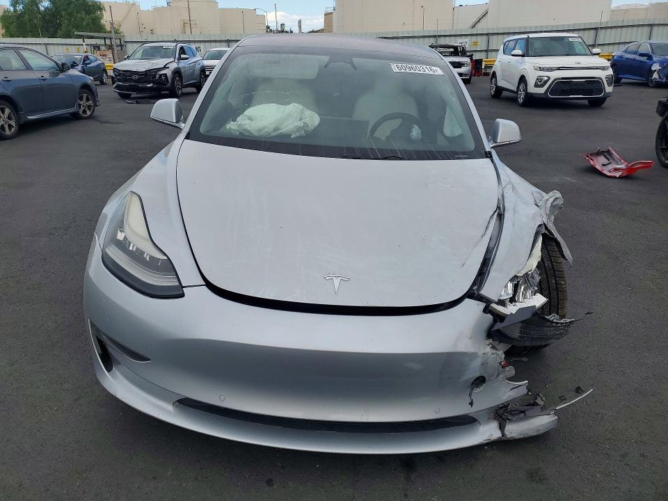 2018 TESLA MODEL 3 — Фото 5 из 12