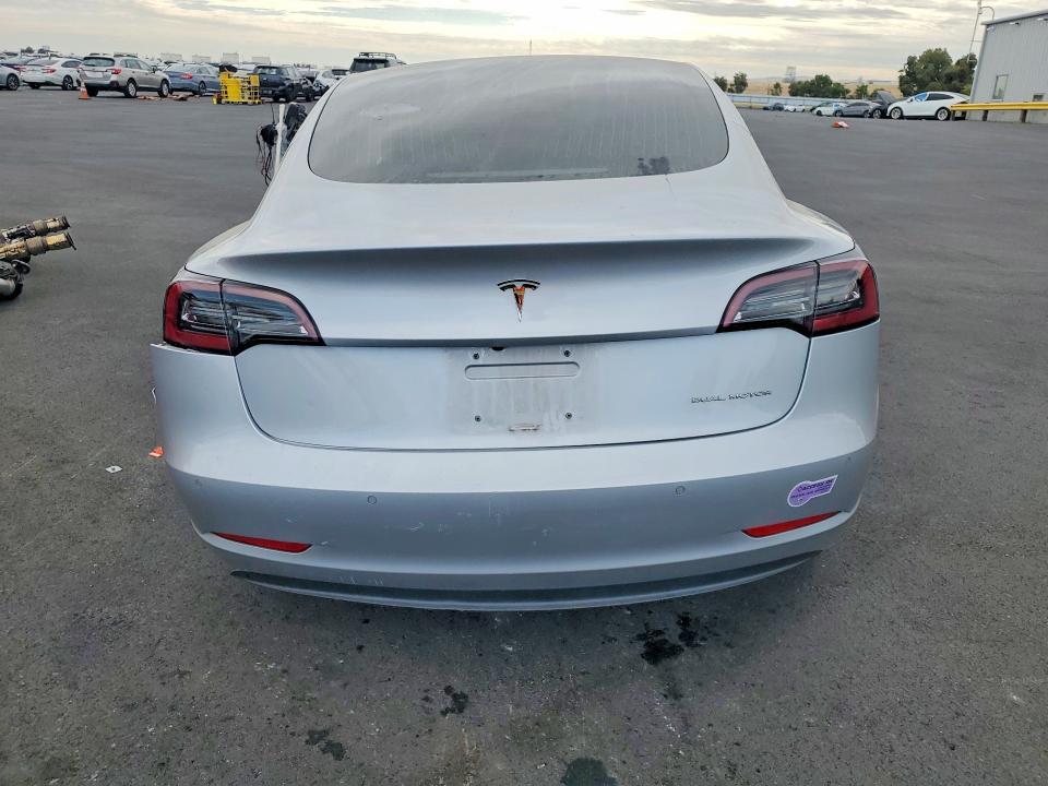 2018 TESLA MODEL 3 — Фото 6 из 12