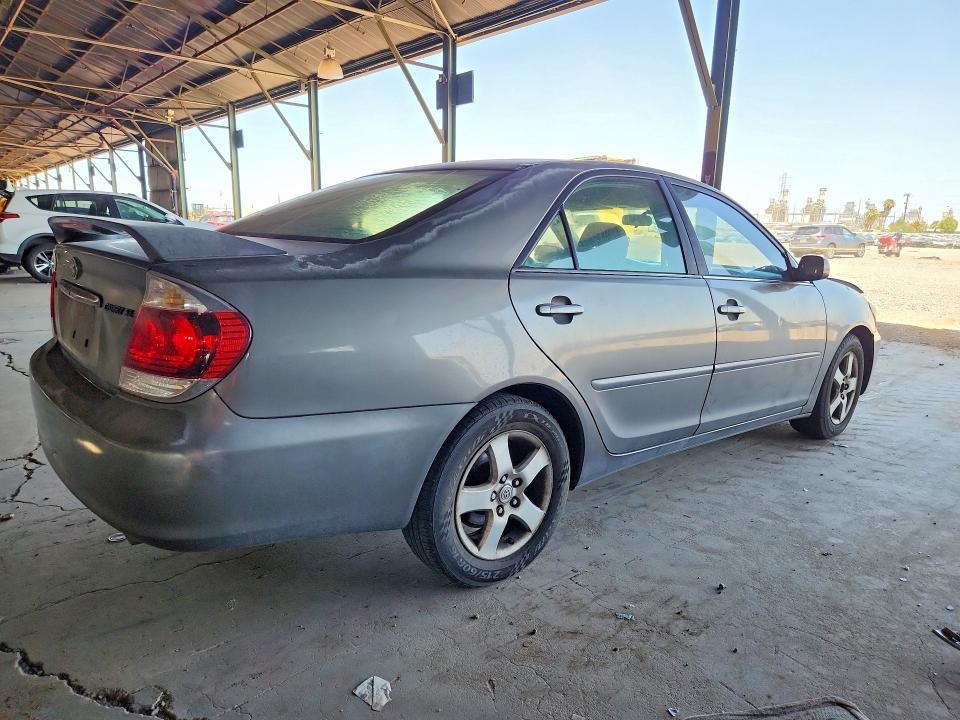4T1BE32K75U981823 2005 TOYOTA CAMRY photo no. 3