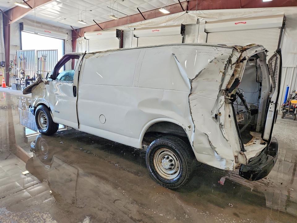 1GCHG35U561241910 2006 CHEVROLET EXPRESS G3500 photo no. 2