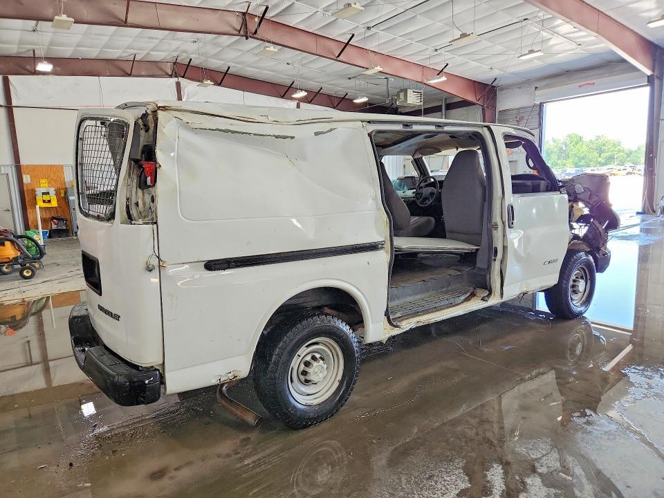 1GCHG35U561241910 2006 CHEVROLET EXPRESS G3500 photo no. 3