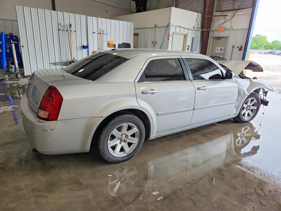 2006 CHRYSLER 300 TOURING — Фото 3 из 13