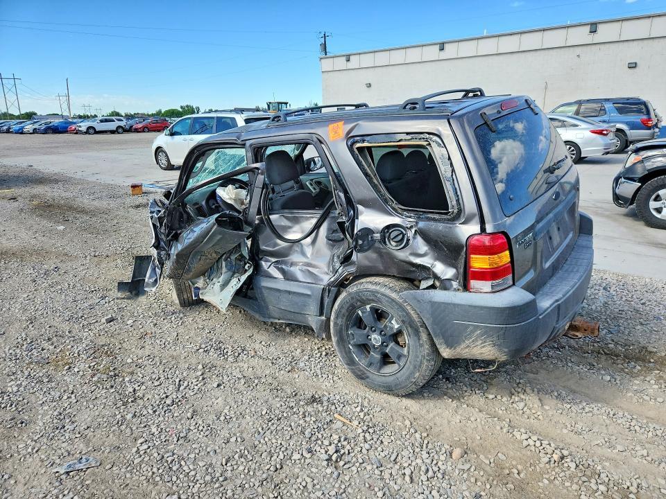 1FMYU93196KC42634 2006 FORD ESCAPE photo no. 2
