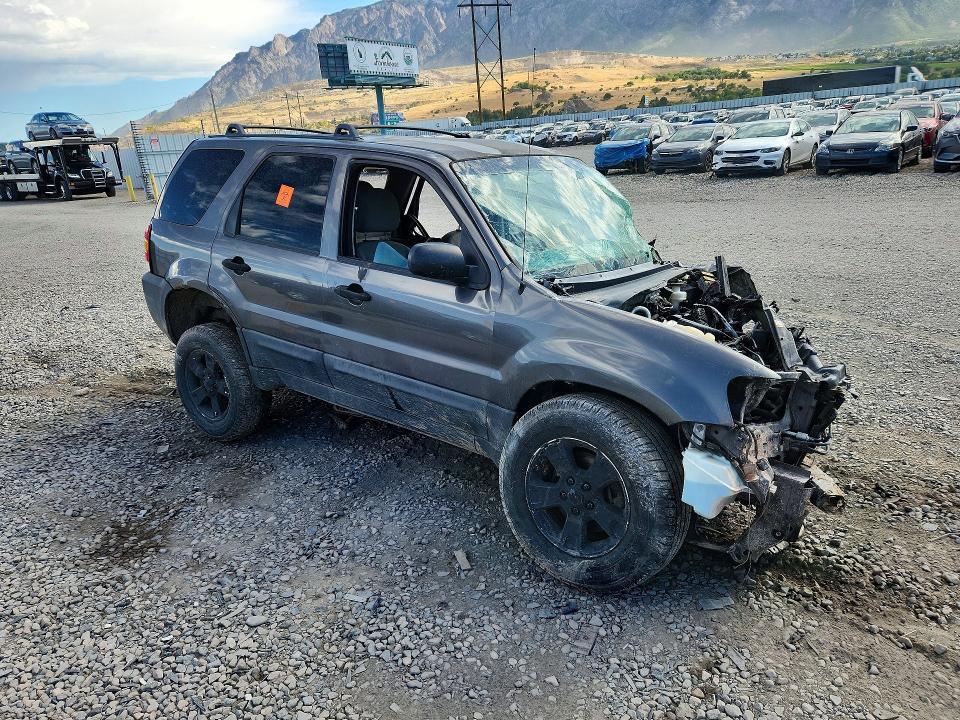 1FMYU93196KC42634 2006 FORD ESCAPE photo no. 4