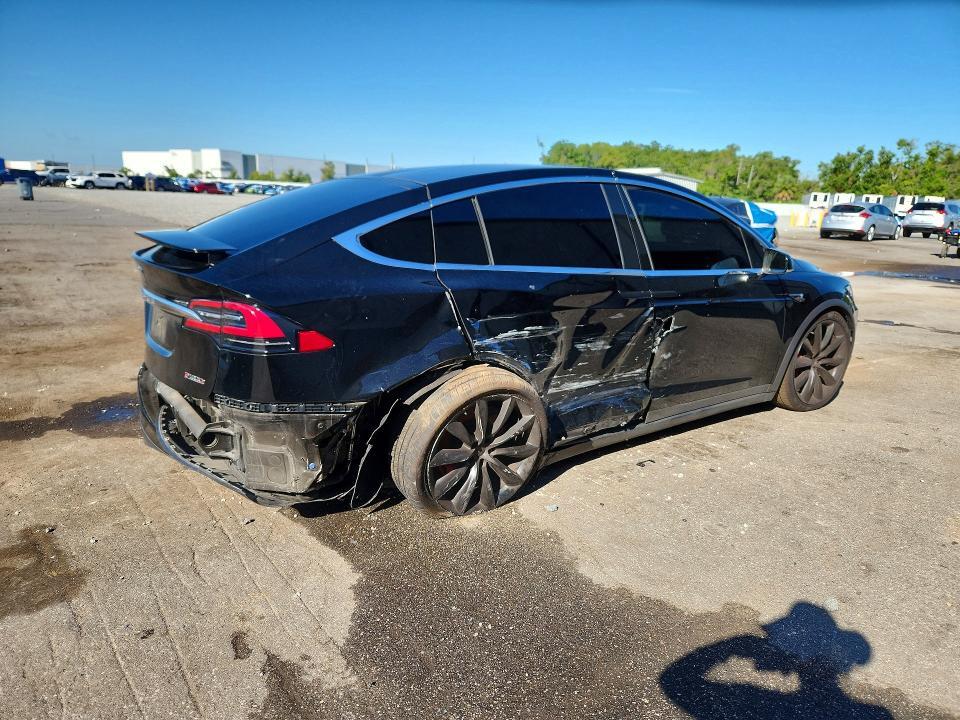 2018 TESLA MODEL X — Фото 3 из 13