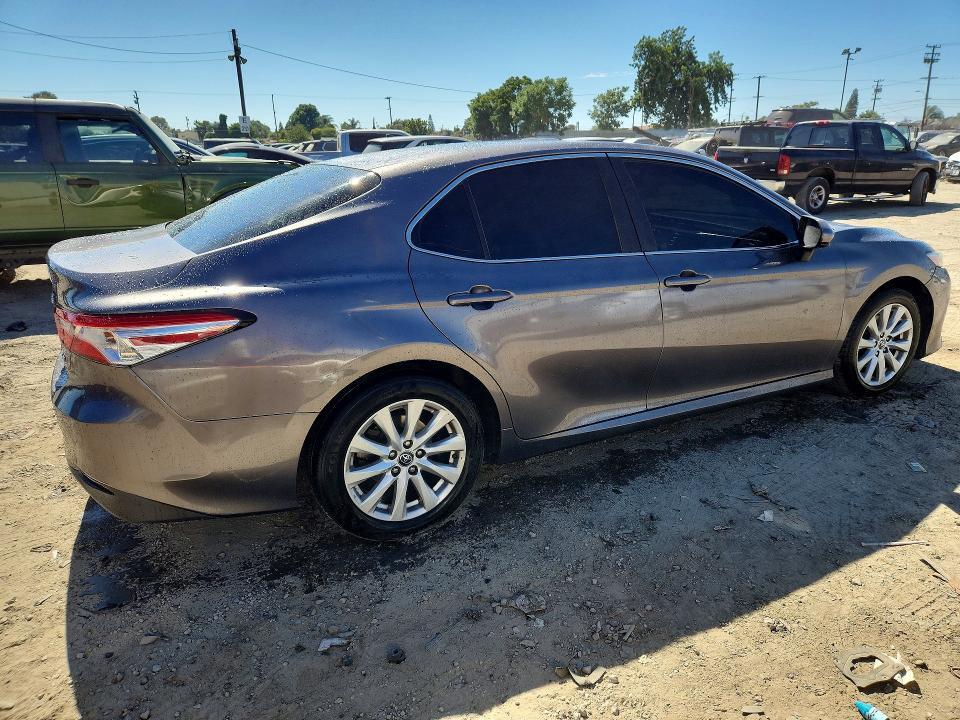 2018 TOYOTA CAMRY LE — Фото 3 из 13