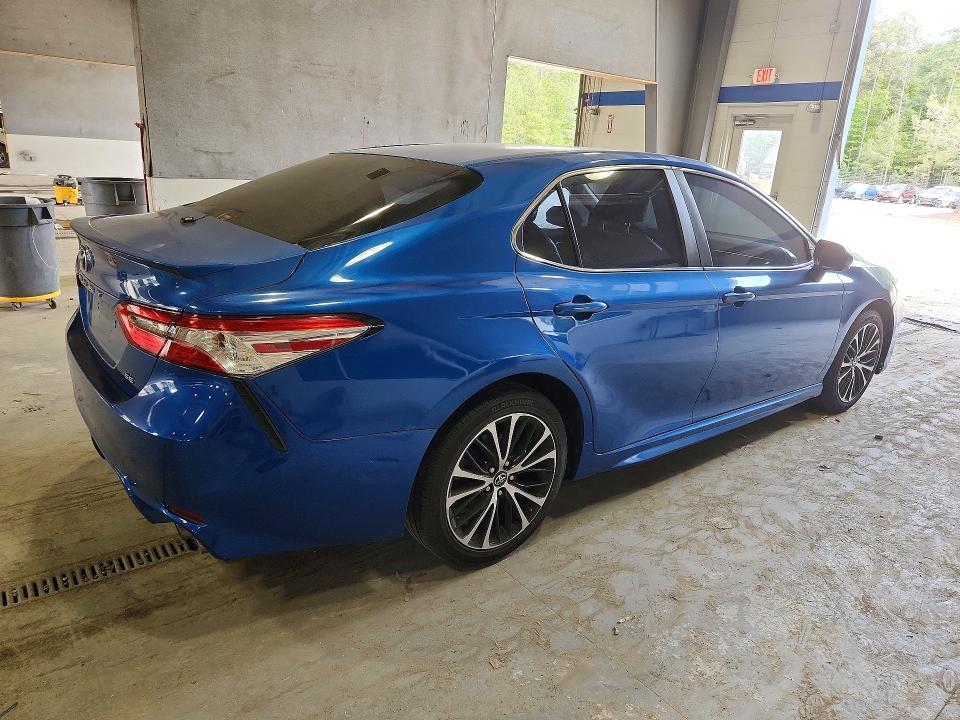 2018 TOYOTA CAMRY SE — Фото 3 из 12