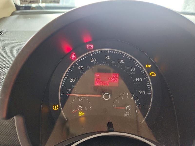 2008 VOLKSWAGEN NEW BEETLE S — Фото 9 из 12