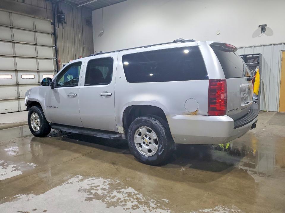 2010 CHEVROLET SUBURBAN K1500 LT — Фото 2 из 13