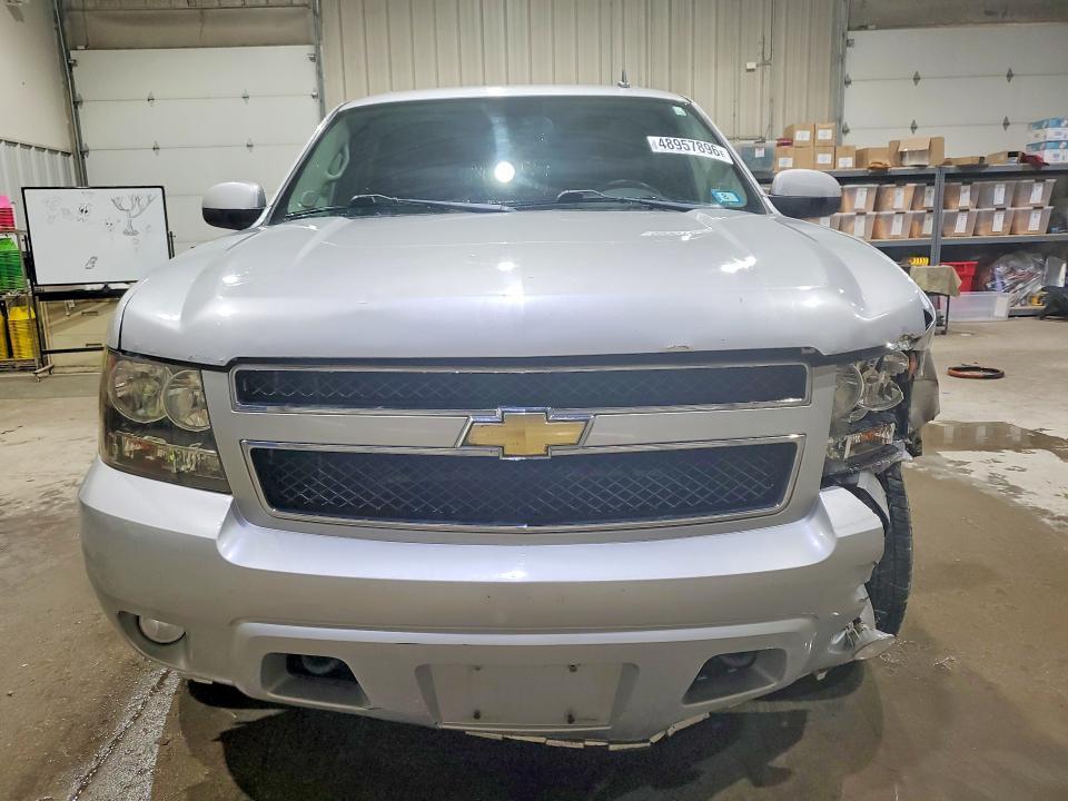 2010 CHEVROLET SUBURBAN K1500 LT — Фото 5 из 13