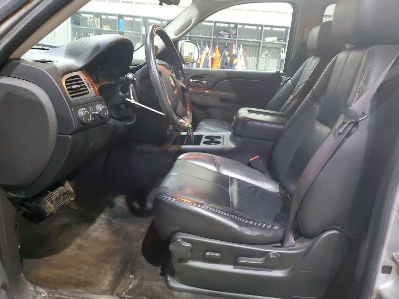 2010 CHEVROLET SUBURBAN K1500 LT — Фото 7 из 13