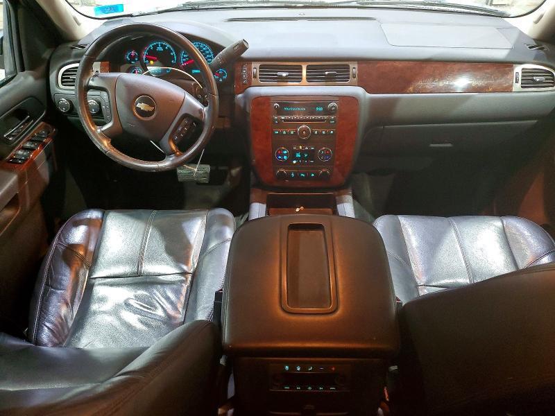2010 CHEVROLET SUBURBAN K1500 LT — Фото 8 из 13