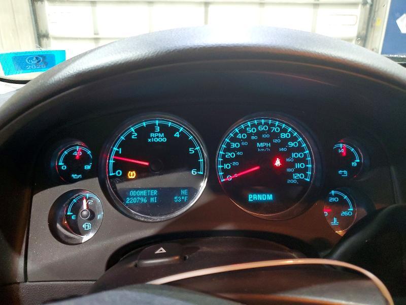 2010 CHEVROLET SUBURBAN K1500 LT — Фото 9 из 13