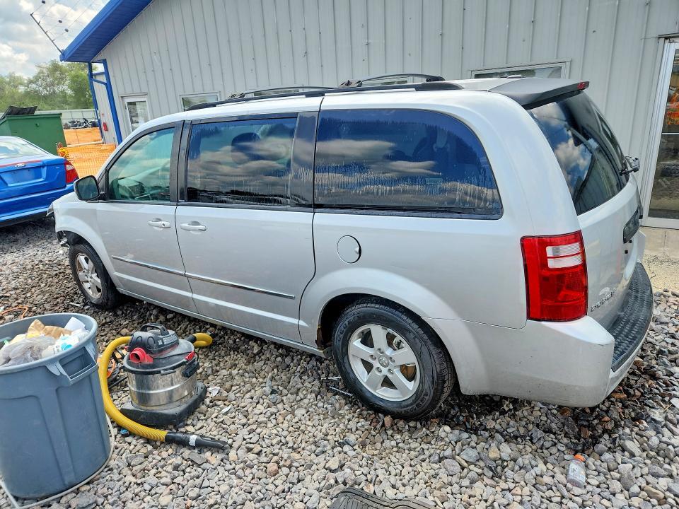 2010 DODGE GRAND CARAVAN SXT — Фото 2 из 14