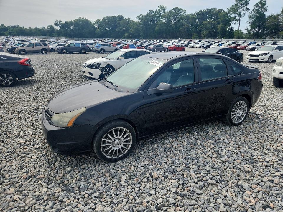 1FAHP3GN8AW287061 2010 FORD FOCUS photo no. 1