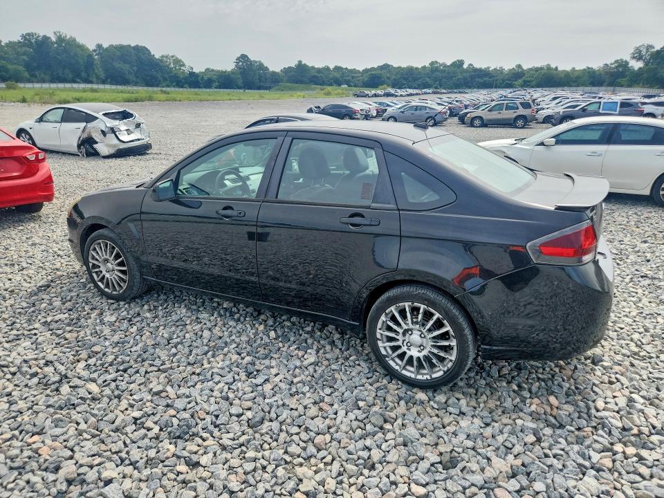 1FAHP3GN8AW287061 2010 FORD FOCUS photo no. 2