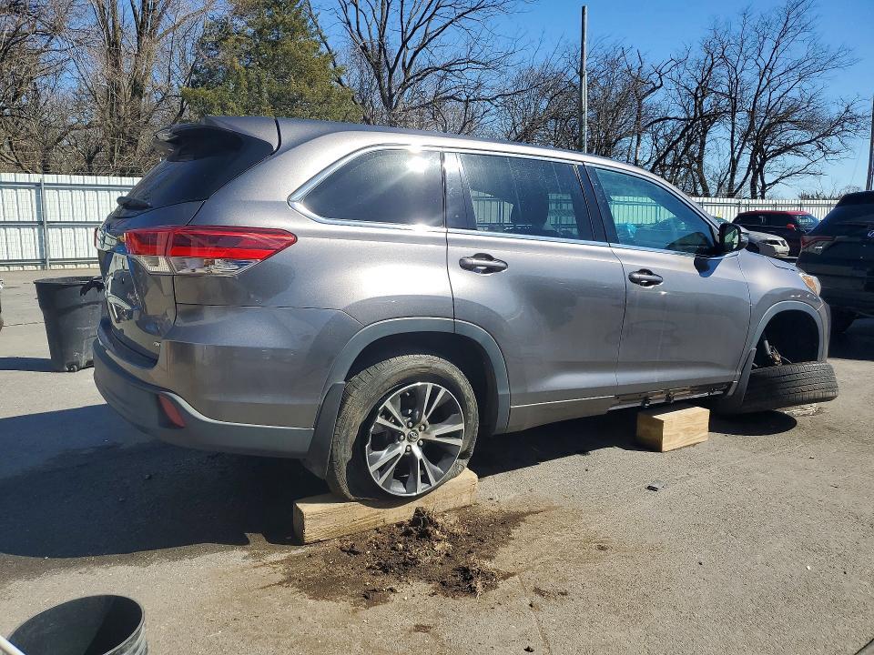 2018 TOYOTA HIGHLANDER LE — Фото 3 из 14
