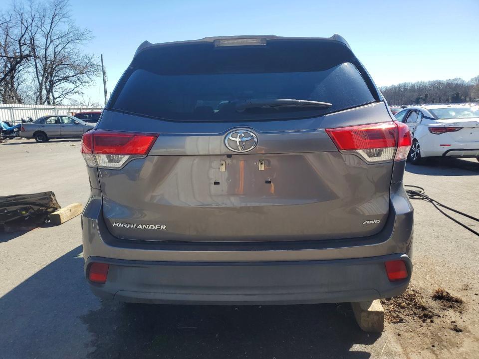 2018 TOYOTA HIGHLANDER LE — Фото 6 из 14