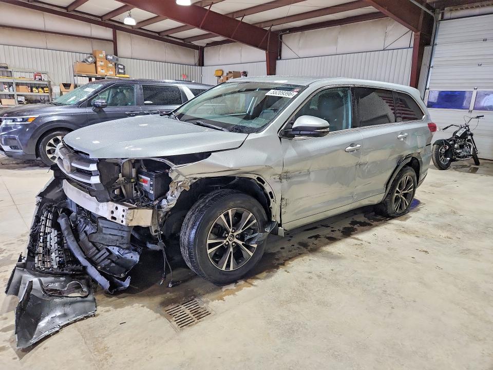 2018 TOYOTA HIGHLANDER LE