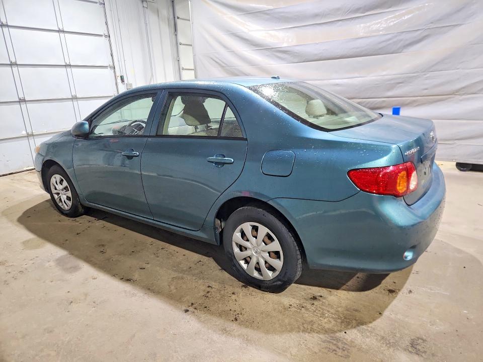 2010 TOYOTA COROLLA LE — Фото 2 из 12