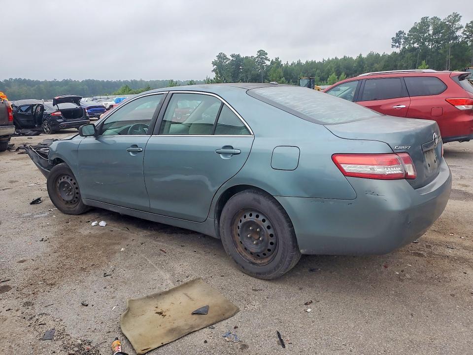 2010 TOYOTA CAMRY LE — Фото 2 из 13