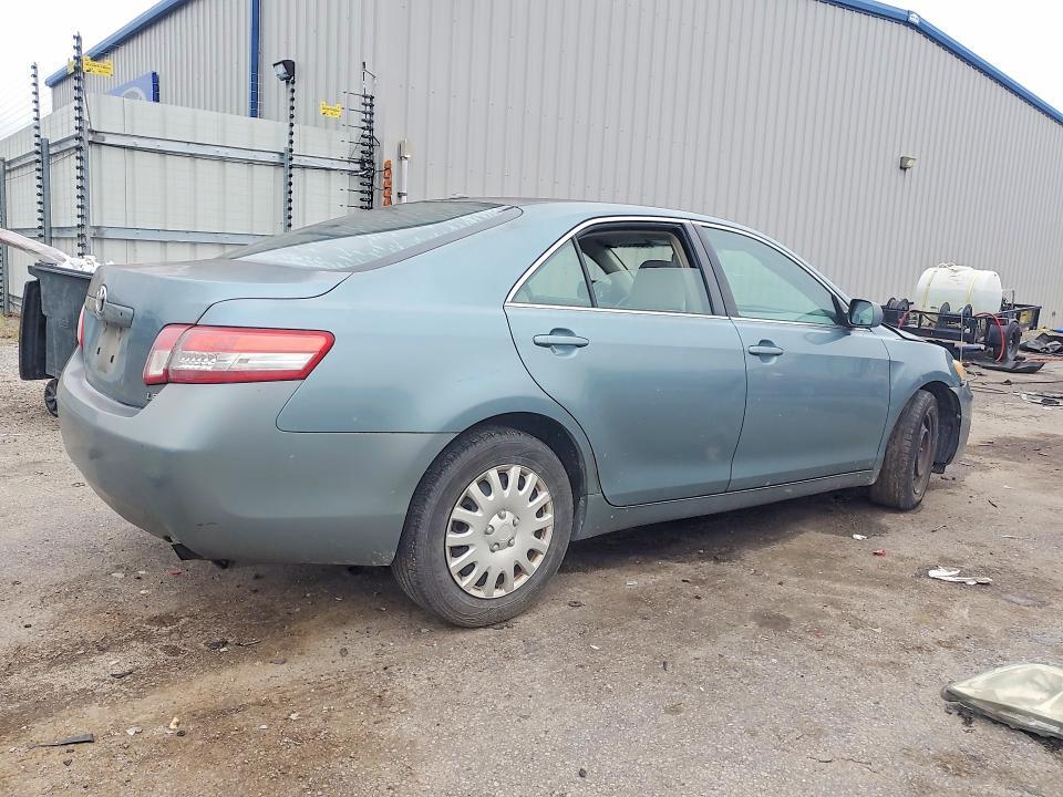2010 TOYOTA CAMRY LE — Фото 3 из 13
