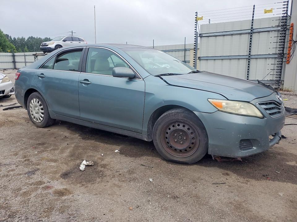 2010 TOYOTA CAMRY LE — Фото 4 из 13