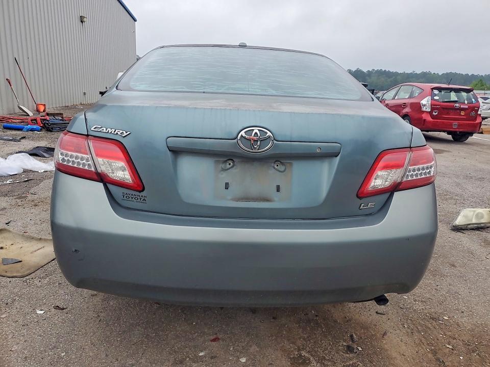 2010 TOYOTA CAMRY LE — Фото 6 из 13