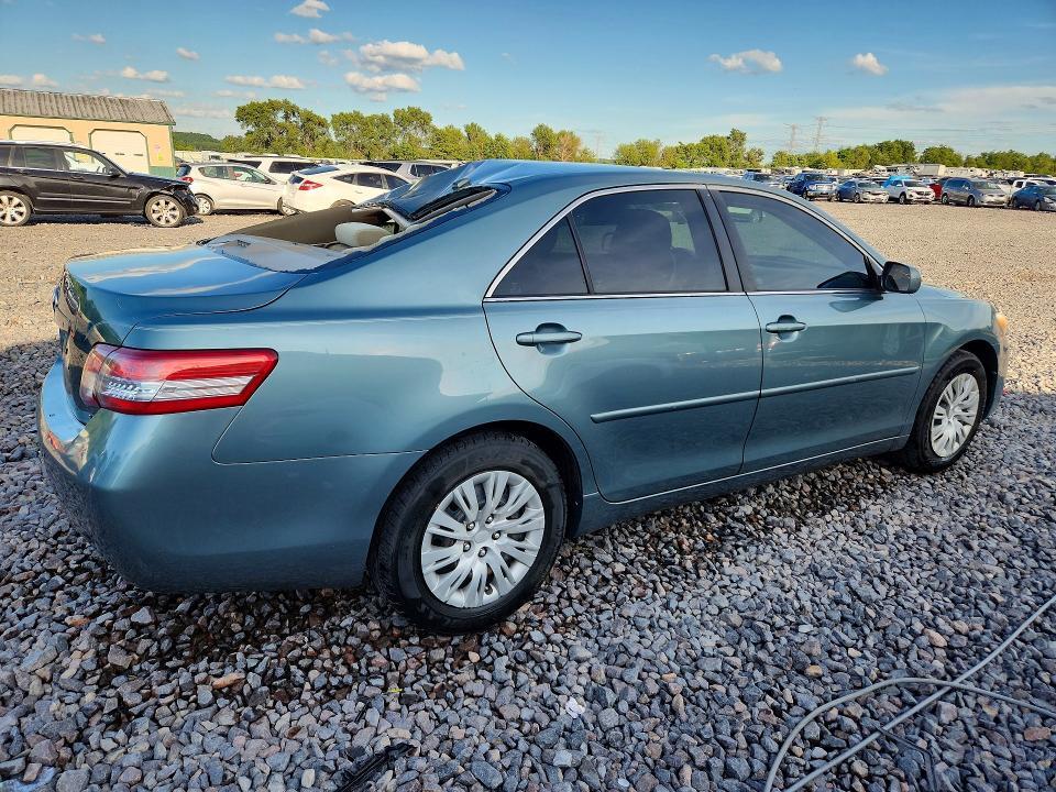 2010 TOYOTA CAMRY LE — Фото 3 из 12