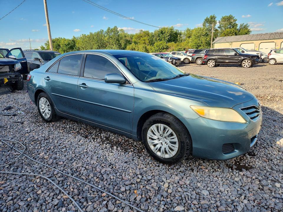 2010 TOYOTA CAMRY LE — Фото 4 из 12