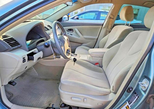 2010 TOYOTA CAMRY LE — Фото 7 из 12