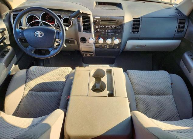 2010 TOYOTA TUNDRA DOUBLE CAB SR5 — Фото 8 из 12