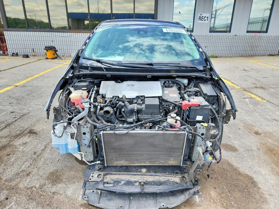 2018 TOYOTA PRIUS TWO ECO — Фото 5 из 13