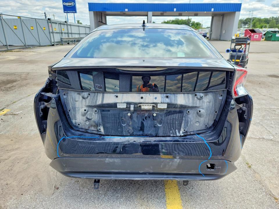 2018 TOYOTA PRIUS TWO ECO — Фото 6 из 13