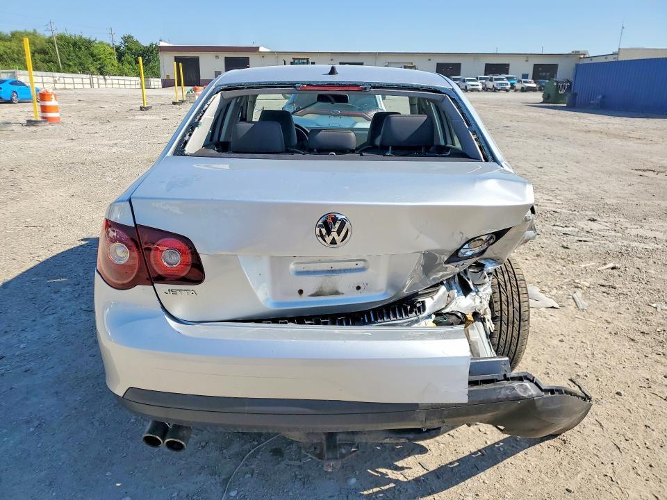 2010 VOLKSWAGEN JETTA SE — Фото 6 из 12