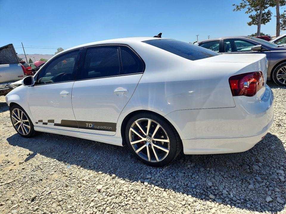 2010 VOLKSWAGEN JETTA TDI — Фото 2 из 13