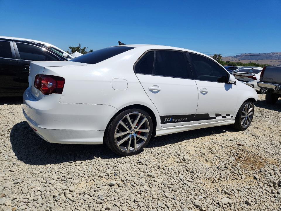 2010 VOLKSWAGEN JETTA TDI — Фото 3 из 13