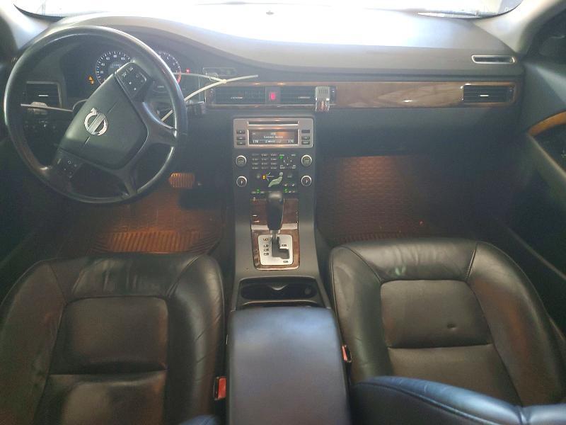2010 VOLVO V70 3.2 — Фото 8 из 12