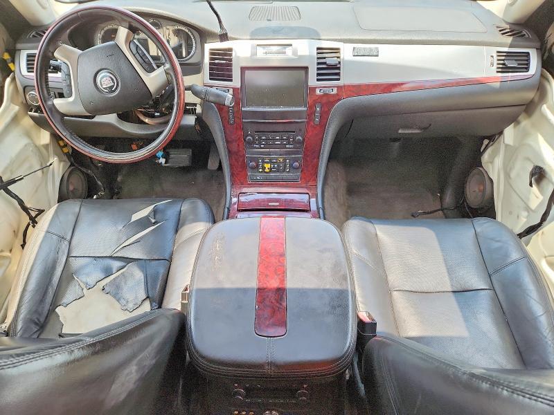 1GYS4BEF5BR130046 2011 CADILLAC ESCALADE photo no. 8
