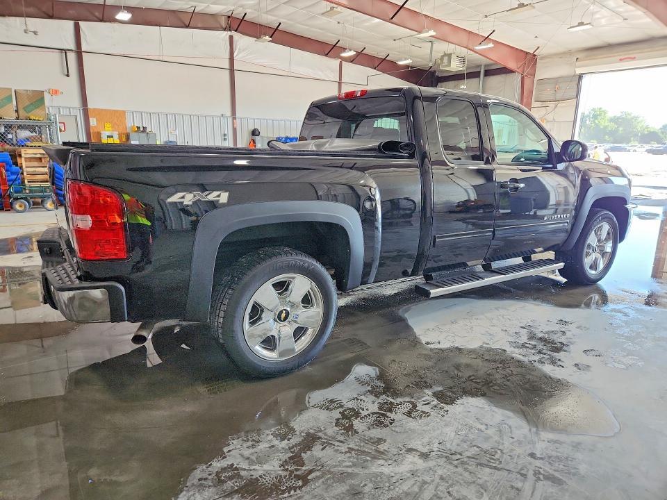 2011 CHEVROLET SILVERADO K1500 LTZ — Фото 3 из 12